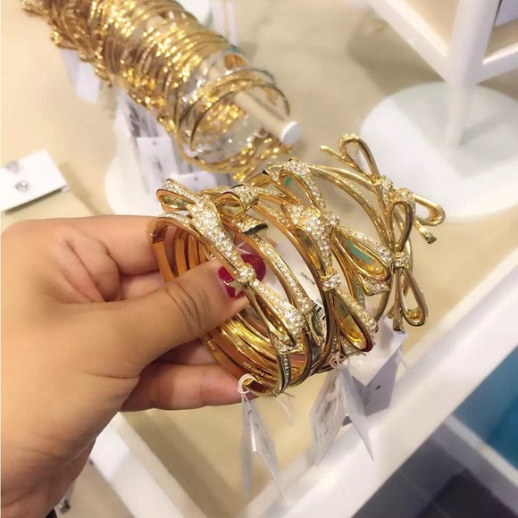 NWT —— Kate Spade Love Notes Crystal Hinged Bangle Gold - Picture 2 of 6